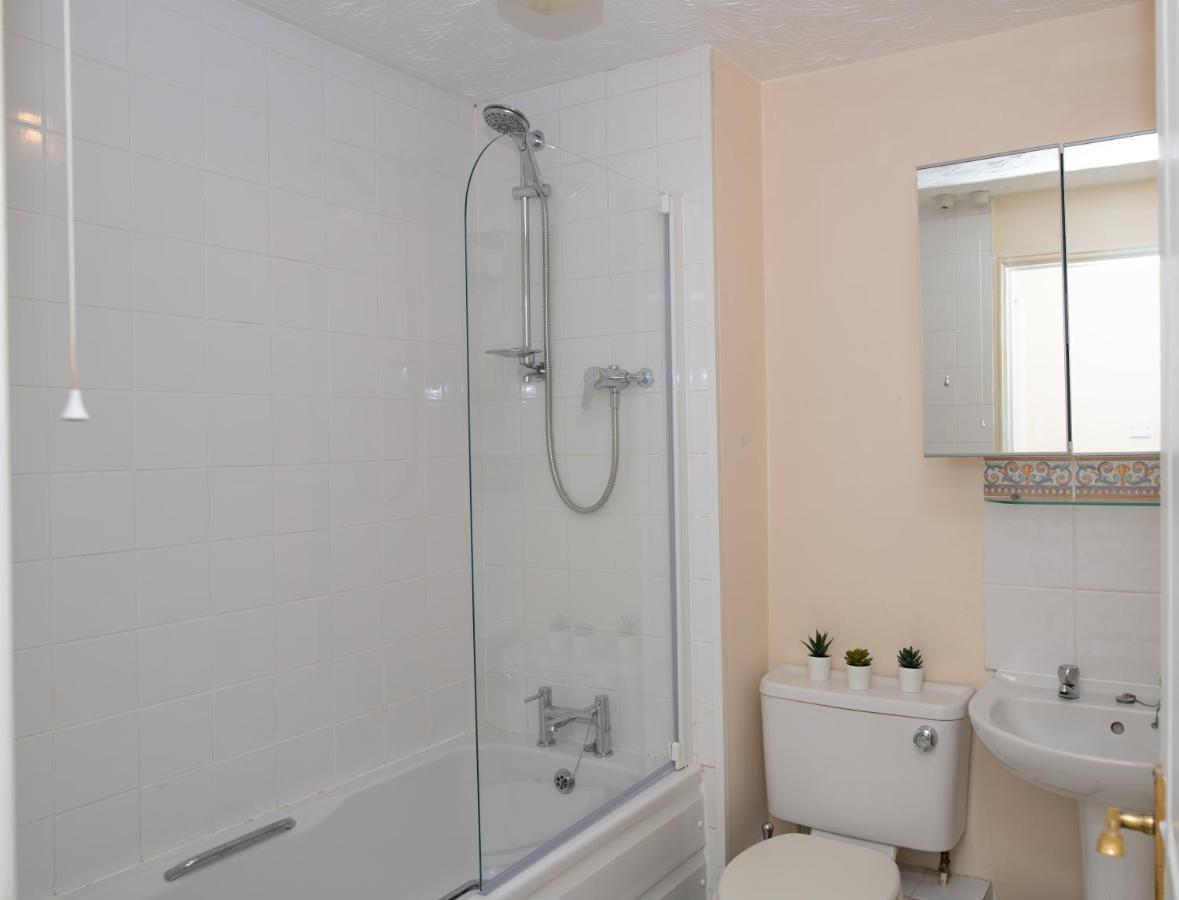 Delightful 2 Bed Apartment For Bicester Outlet Shopping By Platinum Key Properties エクステリア 写真