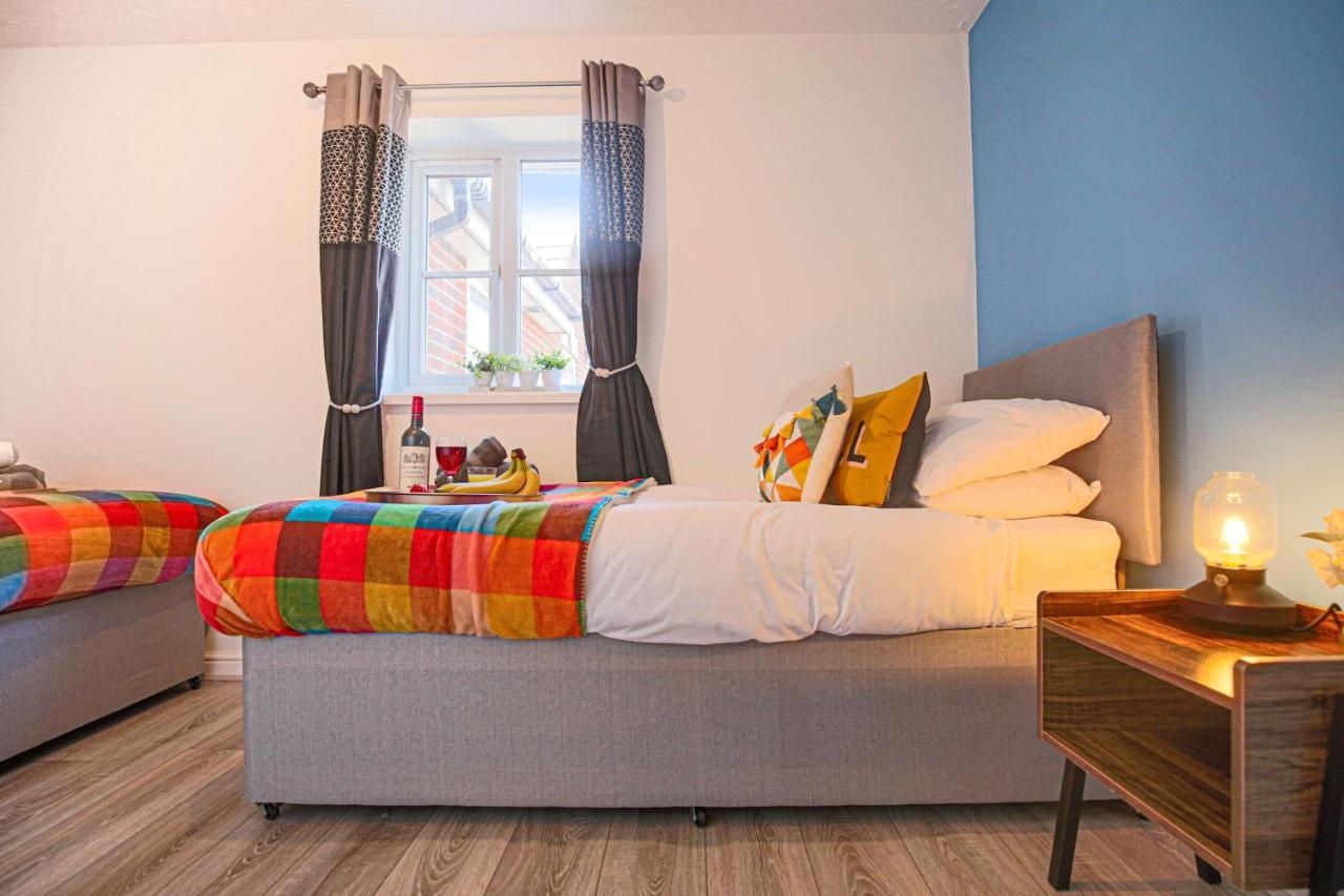 Delightful 2 Bed Apartment For Bicester Outlet Shopping By Platinum Key Properties エクステリア 写真