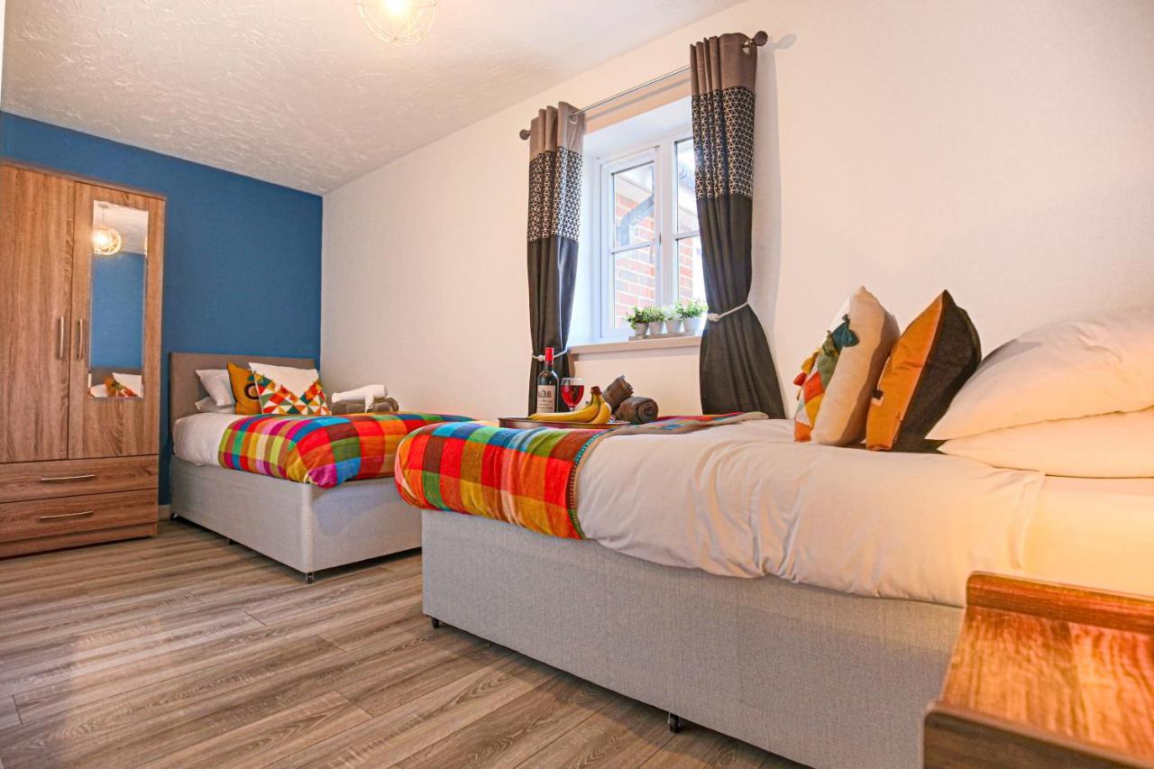 Delightful 2 Bed Apartment For Bicester Outlet Shopping By Platinum Key Properties エクステリア 写真