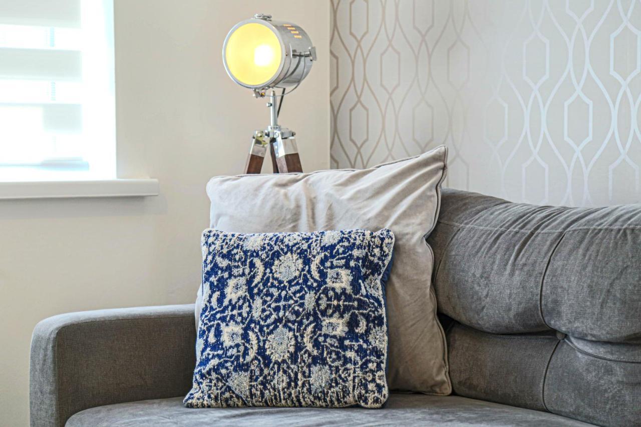 Delightful 2 Bed Apartment For Bicester Outlet Shopping By Platinum Key Properties エクステリア 写真